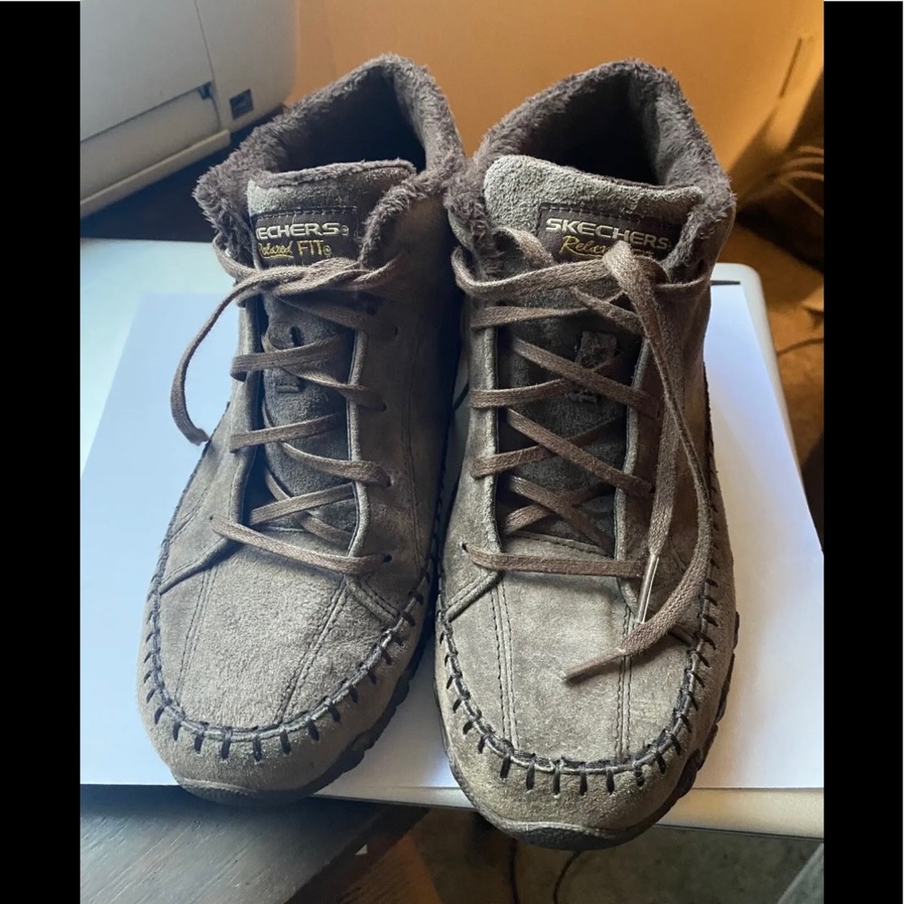 Sketchers Relaxed Fit Womens Size 7.5 Suede Moccasin Boot Brown Lined Shoe